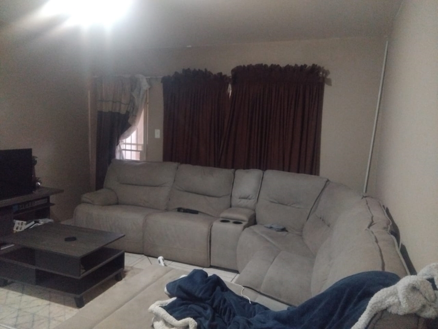 2 Bedroom Property for Sale in Geelhoutpark North West